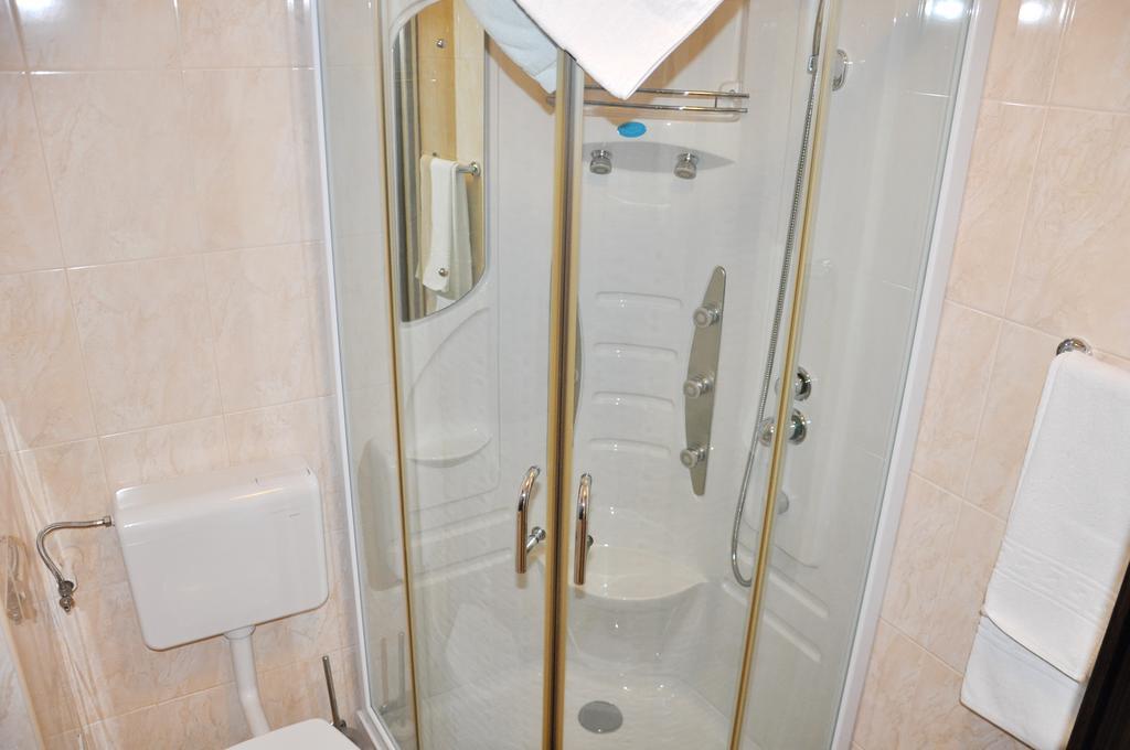 Hotel Thomas Bükreş Oda fotoğraf